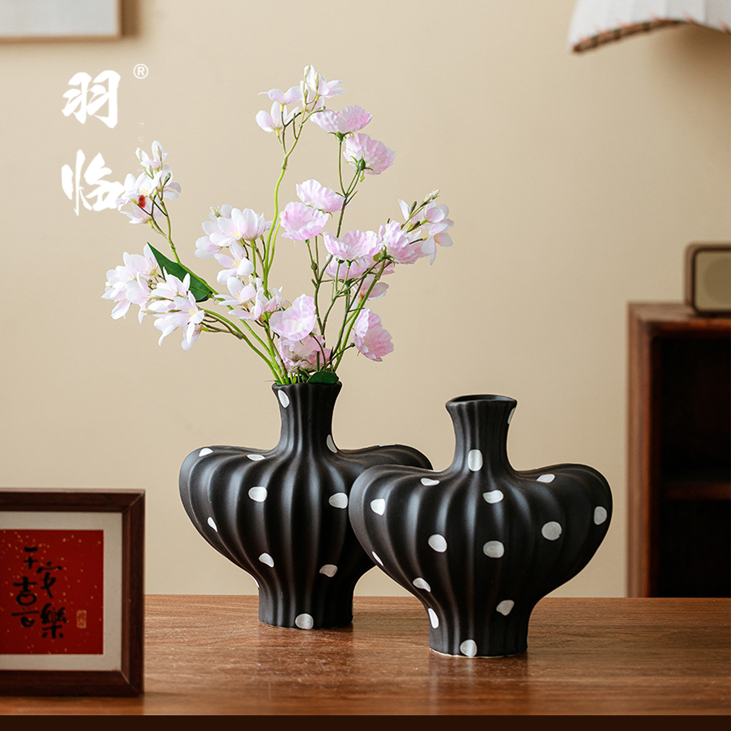 北欧复古黑白波点心形陶瓷花瓶干花插花器民宿样板间桌面装饰摆件