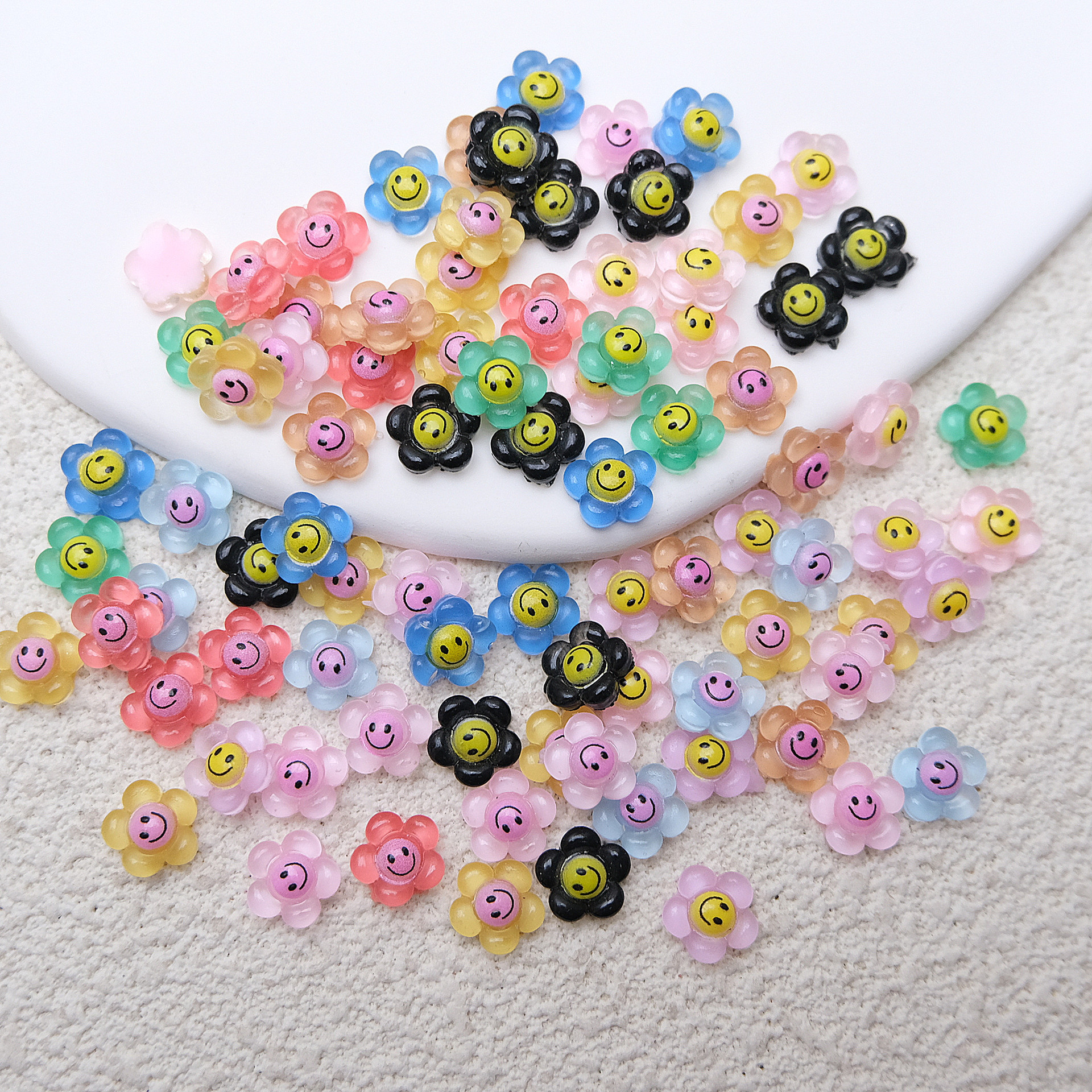 太阳花笑脸美甲饰品夜光精致可爱风树脂diy儿童穿戴甲配件批发