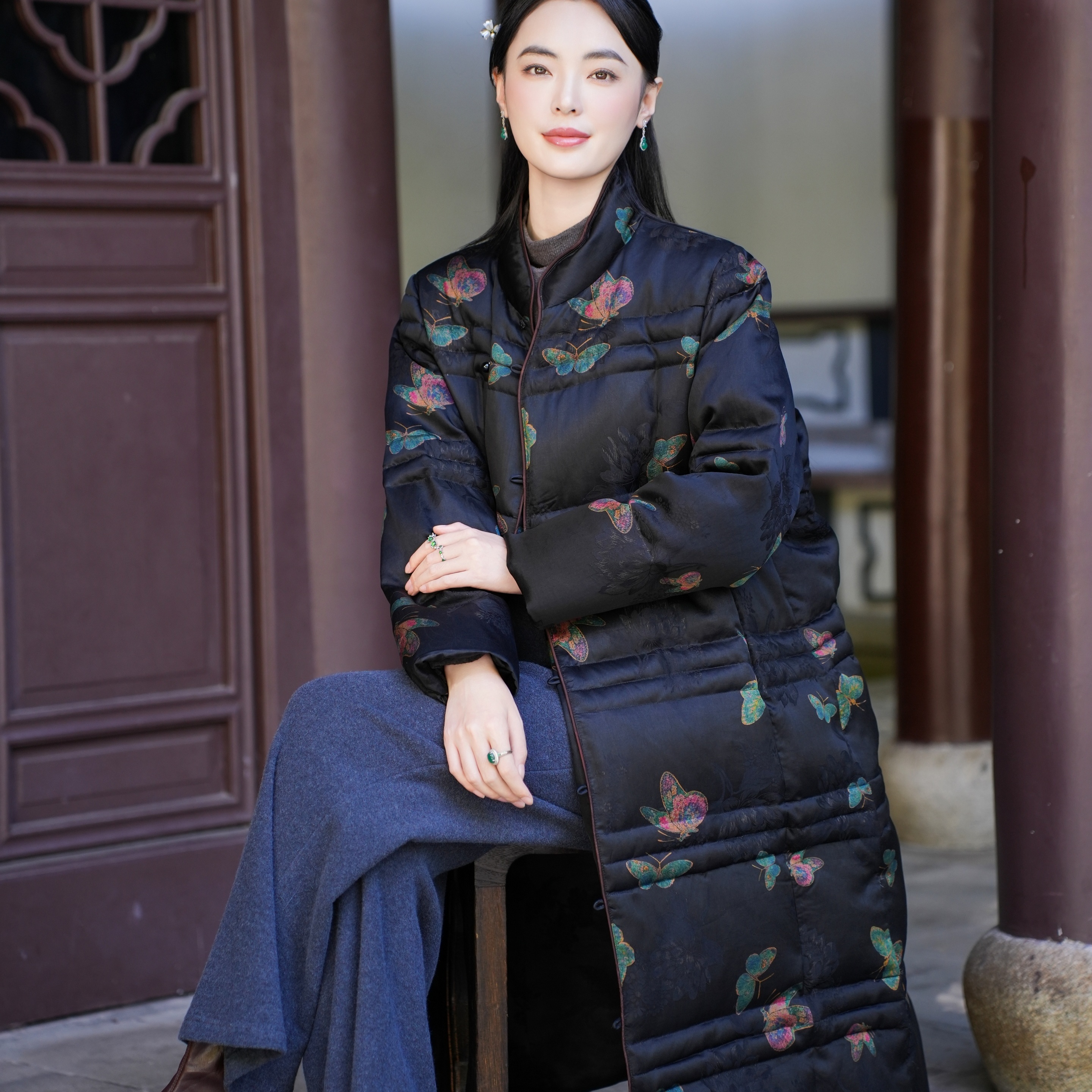 【26MM香云纱 90白鹅绒】觅萝香冬 红莨透孔罗长袖中长款羽绒服女