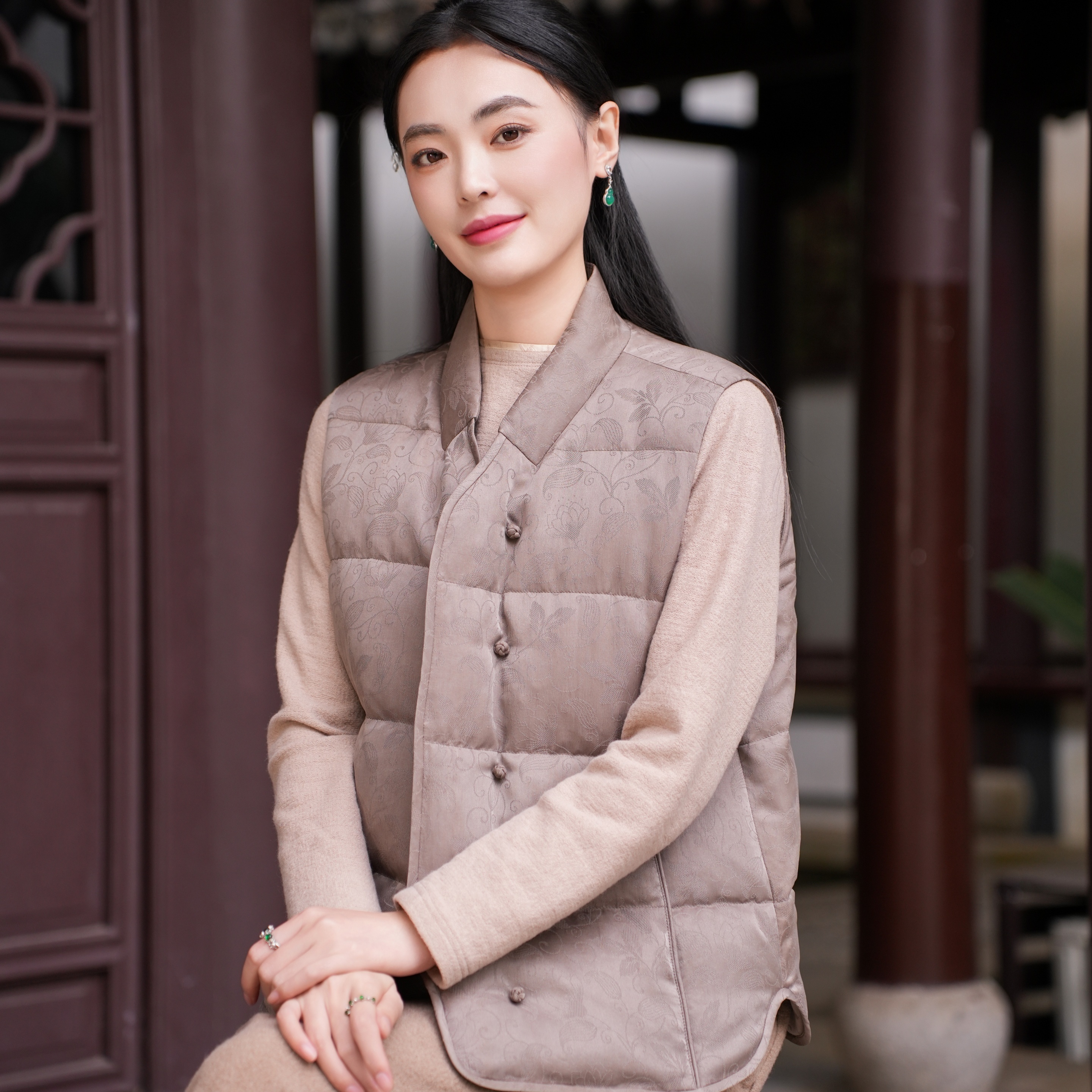 【26MM香云纱 90白鹅绒】觅萝香冬 红云纱透孔罗立领盘扣羽绒马甲