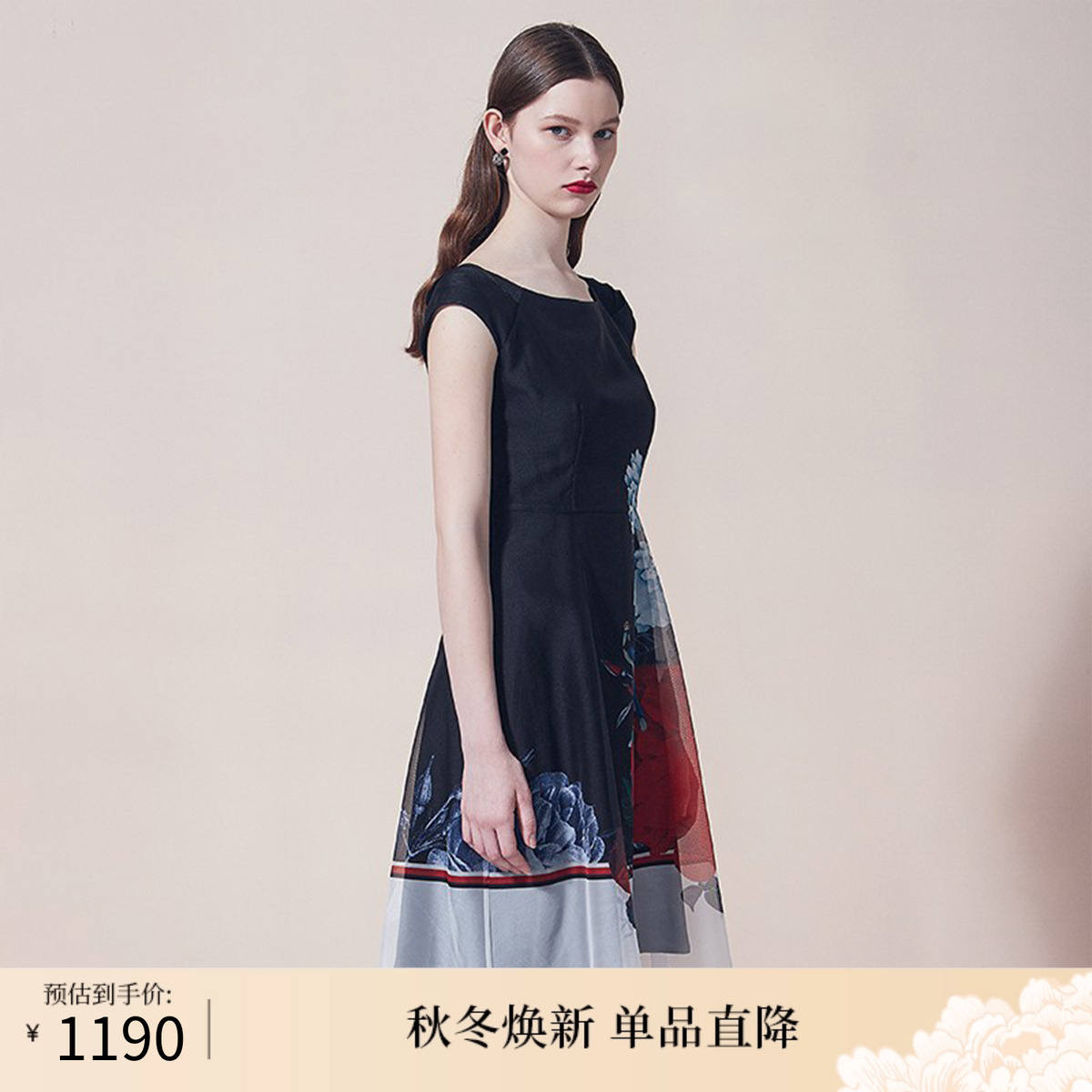 SUSSI/古色黑底红花印花连衣裙