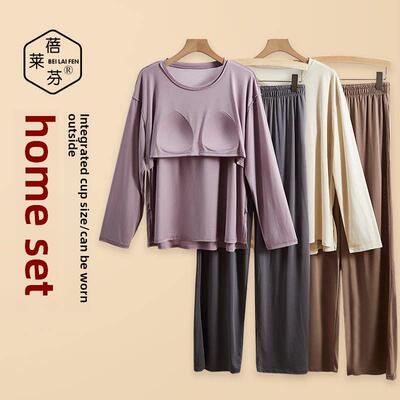 不穿胸罩的女士可以穿秋装和长裤套装，薄底衬衫配胸垫，春秋季长