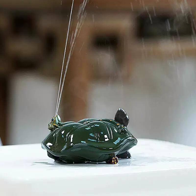 茶宠喷水喷水茶宠变色陶瓷小和尚撒尿具配件喷水茶宠紫砂茶宠摆件