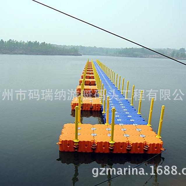 塑料浮筒浮动码头停船位水上平台摩托艇游艇泊位活动钓鱼浮桥