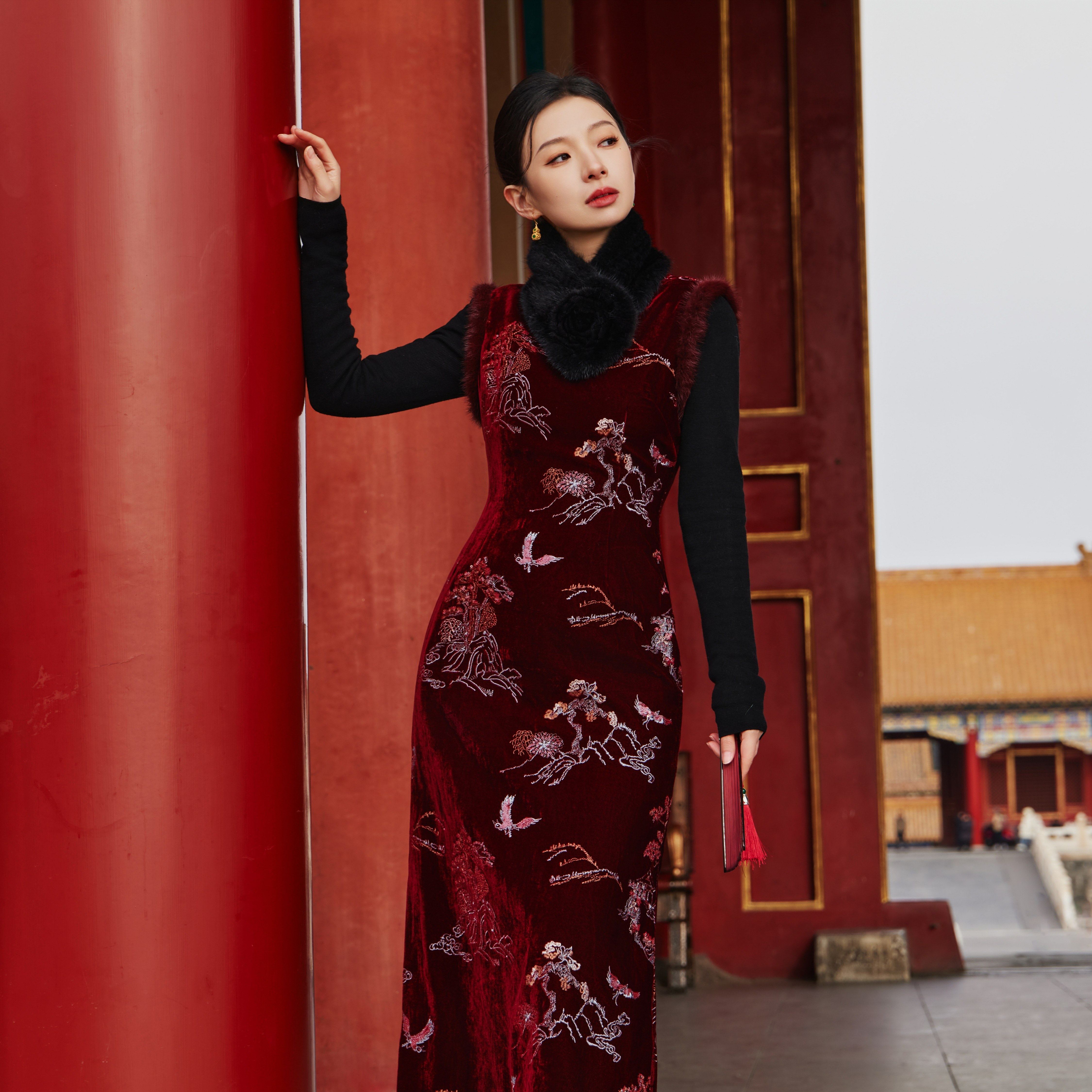 重工钉珠刺绣松鹤梅山无袖旗袍女