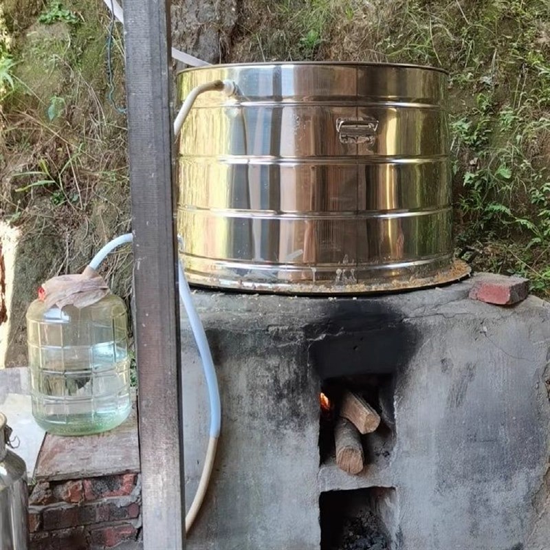 烧酒蒸酒器一整套柴火农村柴火炉酿酒设备家用商用传统不锈钢