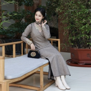 和无晓遇复古风长袖长裙旗袍女保暖新中式文艺手工立体绣花旗袍