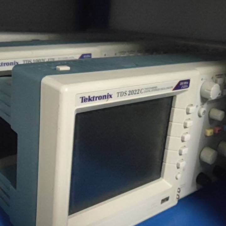 议价泰克示波器TDS1002B-SC，成色如图，有意者