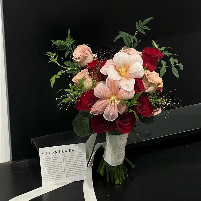 红色接亲花束新娘结婚手捧花领证仿真花红玫瑰闺蜜订婚礼物混搭