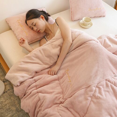 加厚牛奶绒抱枕被子两用二合一车载靠垫枕头被午睡毯子折叠沙发毯