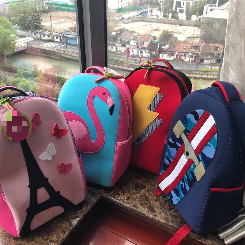 瓦拉书包小学生书包1-3-6年级轻便护脊减负超轻可爱双肩背包书包