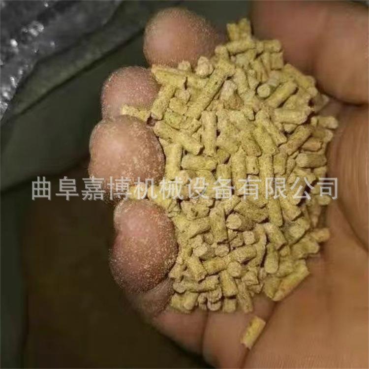 300小龙虾海参饲料造粒机 牧草花生秧粉碎搅拌颗粒机 省时