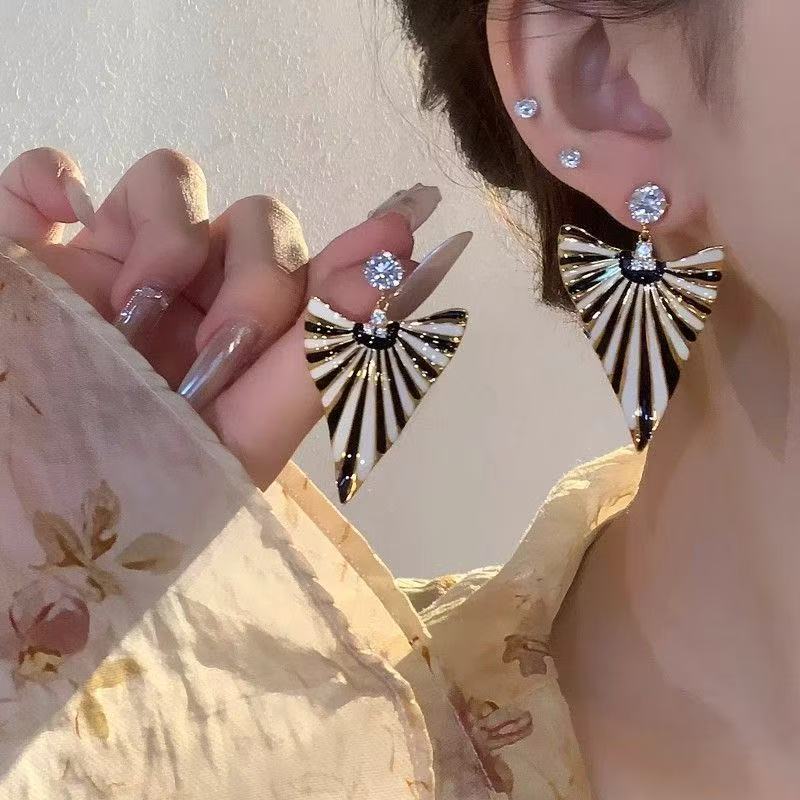 夸张三角形撞色耳环女士复古小众设计高级感轻奢欧美独特气质耳饰