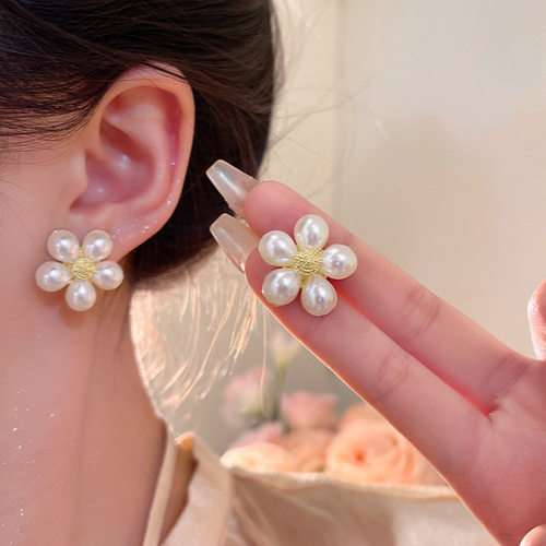 韩系五叶花朵仿珍珠耳钉女春夏款时尚气质耳环高级感个性简约耳饰