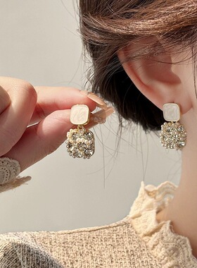 白色滴釉小珍珠耳环女轻奢高级感早春耳钉2025年新款爆款气质耳饰