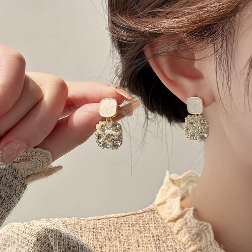 白色滴釉小珍珠耳环女轻奢高级感早春耳钉2025年新款爆款气质耳饰