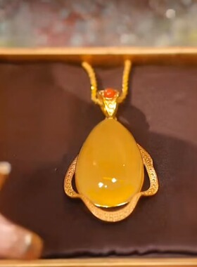 新款蜜蜡高端气质黄水滴项链简约复古锁骨链国潮宫廷高级感吊坠女