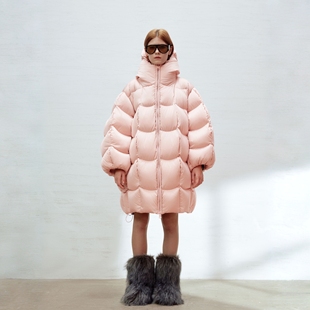 【魏笑祝绪丹黄杨钿甜同款】YANGYUQING经典云朵显眼包羽绒服25AW