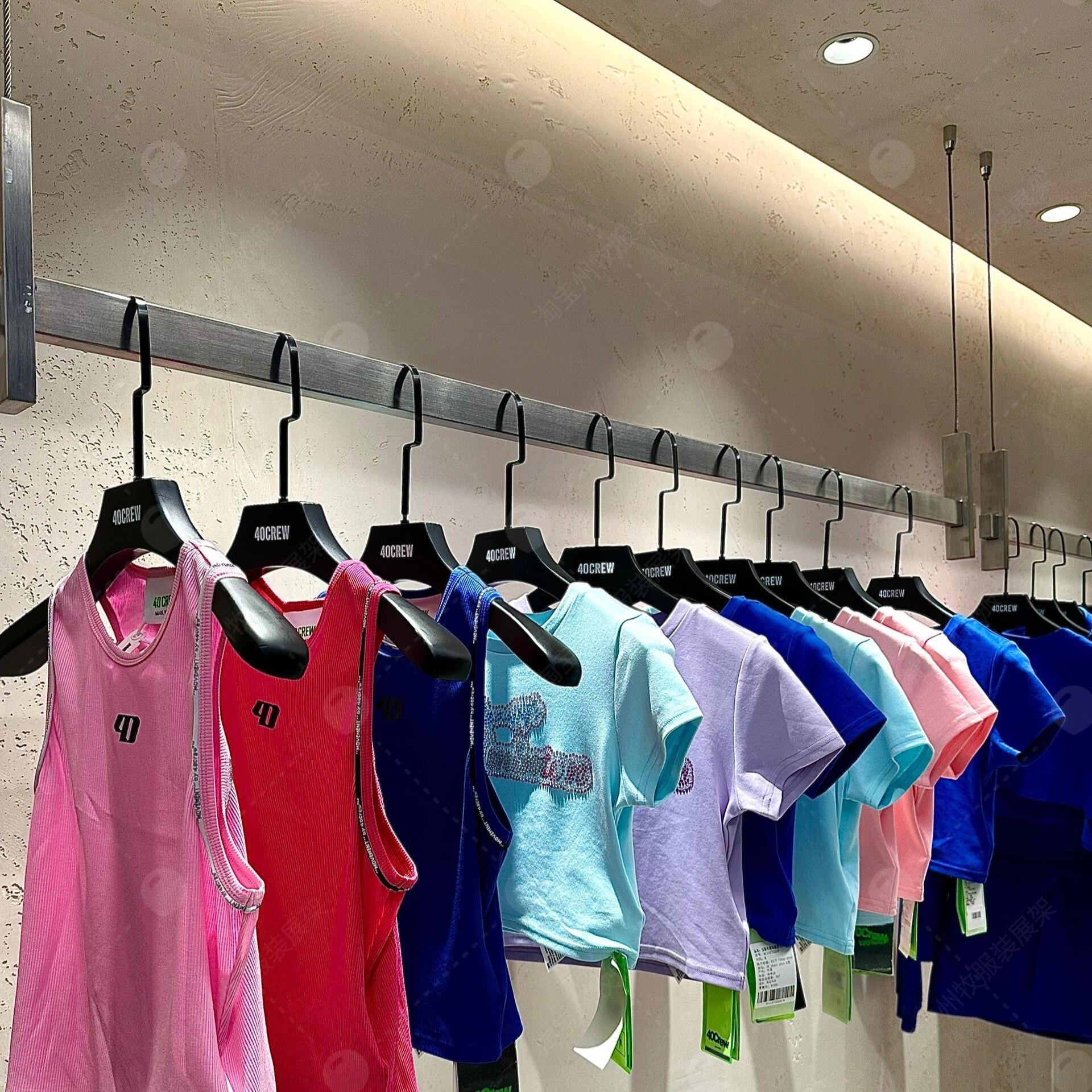 服装店钢丝吊架不锈钢挂衣杆方管女装店墙上橱窗悬挂式可调节衣架