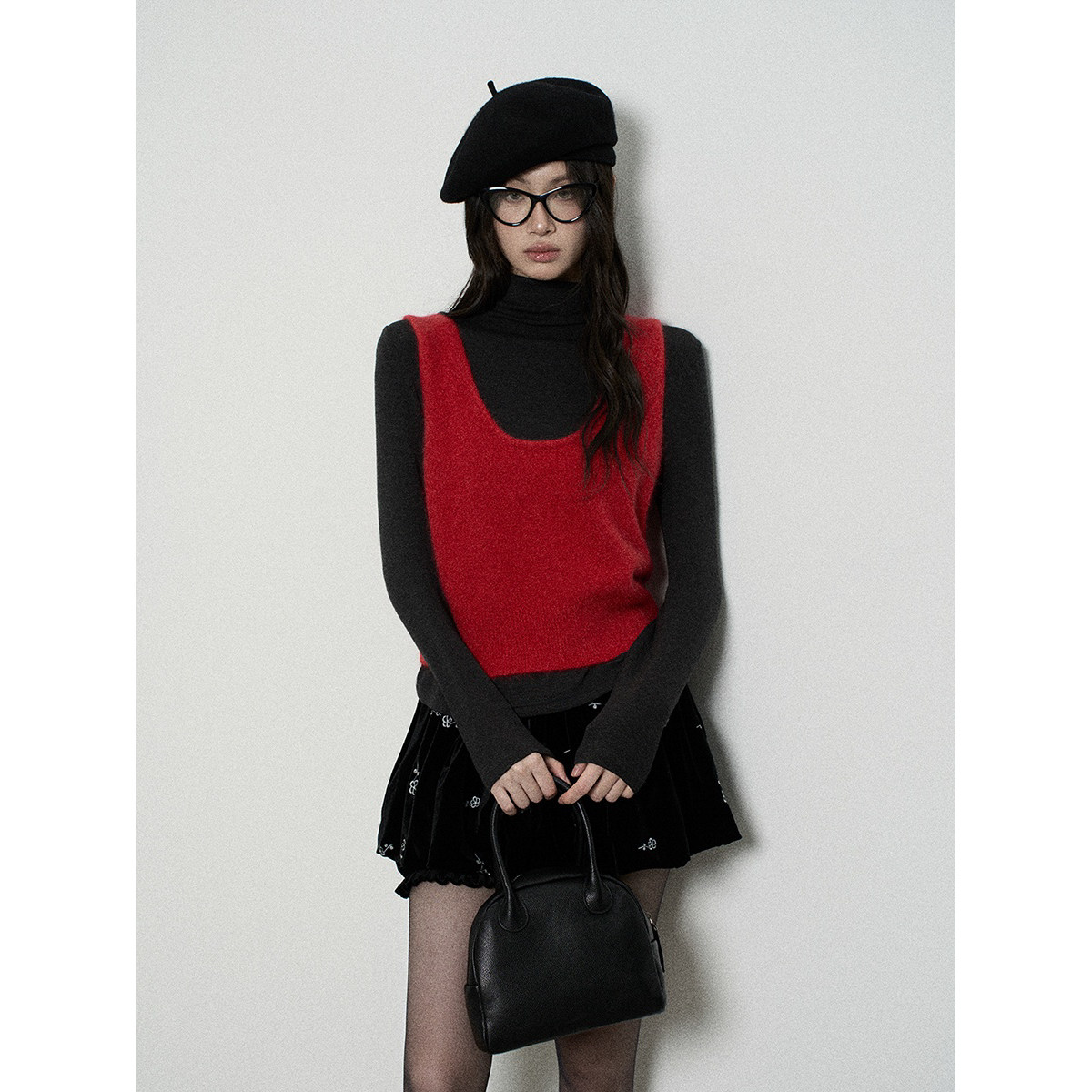 韩系氛围感叠穿红色针织马甲女春秋季巨好看u领外搭短款背心上衣