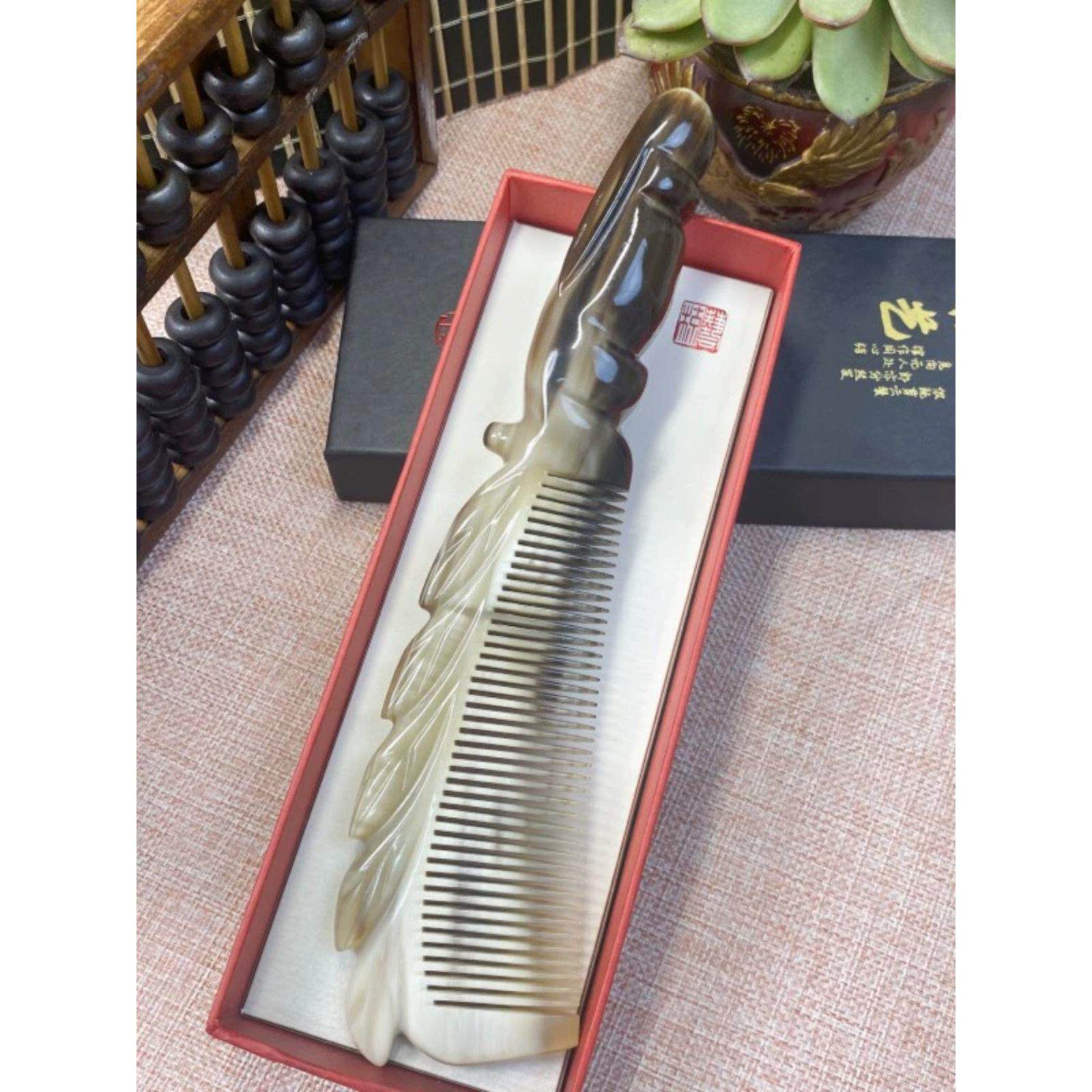 本店珍藏25cm吉祥如意兔雕梳天然牛角精工精品按摩防静电礼品