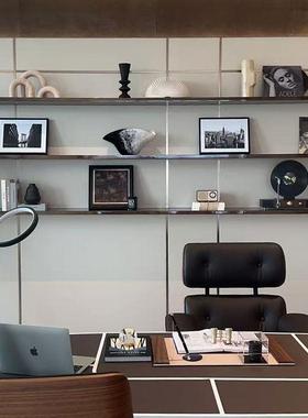 现代轻奢样板房间客厅柜子摆件高级感书架层架墙上置物架软装饰品