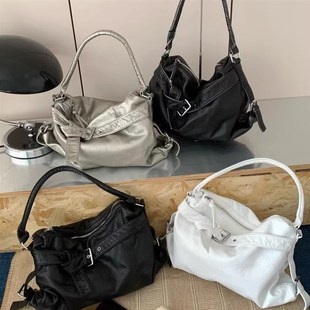 水洗皮复古韩国热卖 2025春复古辣妹机车大容量单肩斜挎托特女包