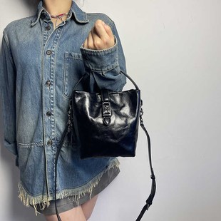 头层植鞣牛皮复古高级感水桶包包2024新款 女单肩斜挎包今年流行包