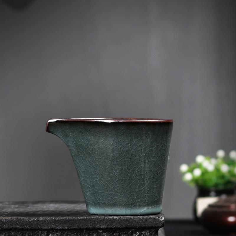 青瓷公道杯哥窑铁胎冰裂纹开片陶瓷功夫茶具分茶器茶漏分茶杯家用