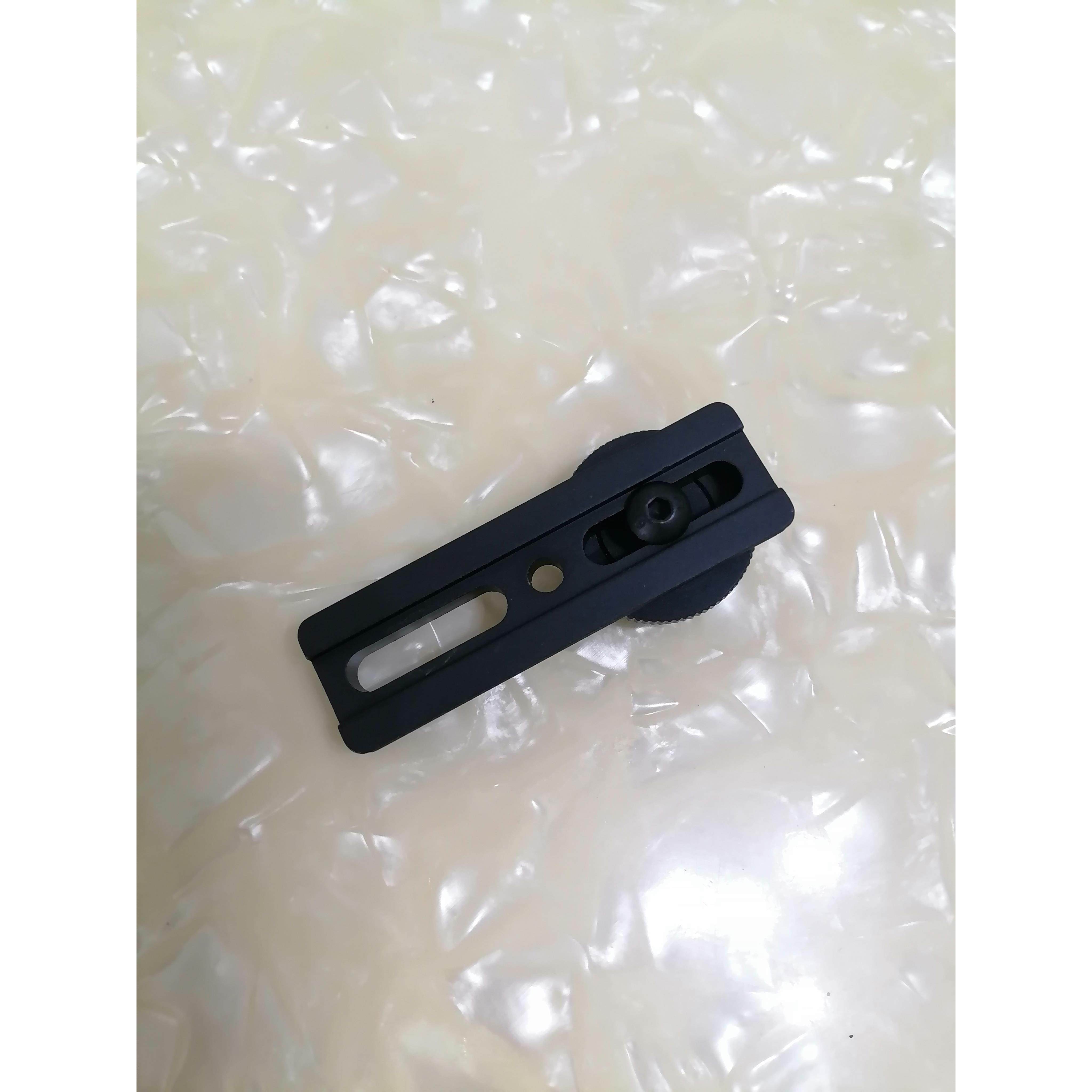 跨境户外战术热靴导轨标准20mm通用转接瞄支架底座金属相机热靴架