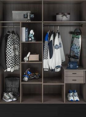 样板间儿童房衣帽间软装摆件男孩房服饰背包运动鞋滑板展厅摆设