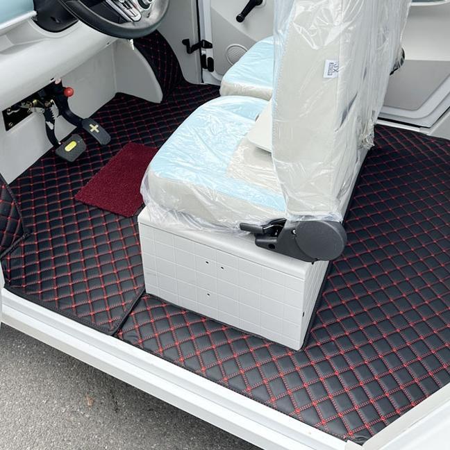 龙启鲁客优米搏马心爱小鸟电动三轮四轮车脚垫地垫脚踩垫子全包围