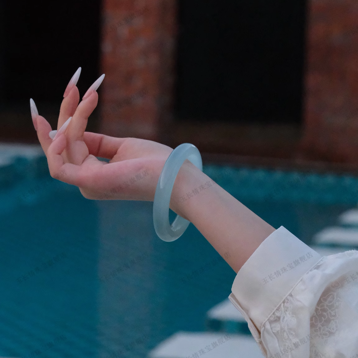 玉长情【清水系列】高端翡翠平替冰种蓝水圆条玉手镯子石英岩真玉