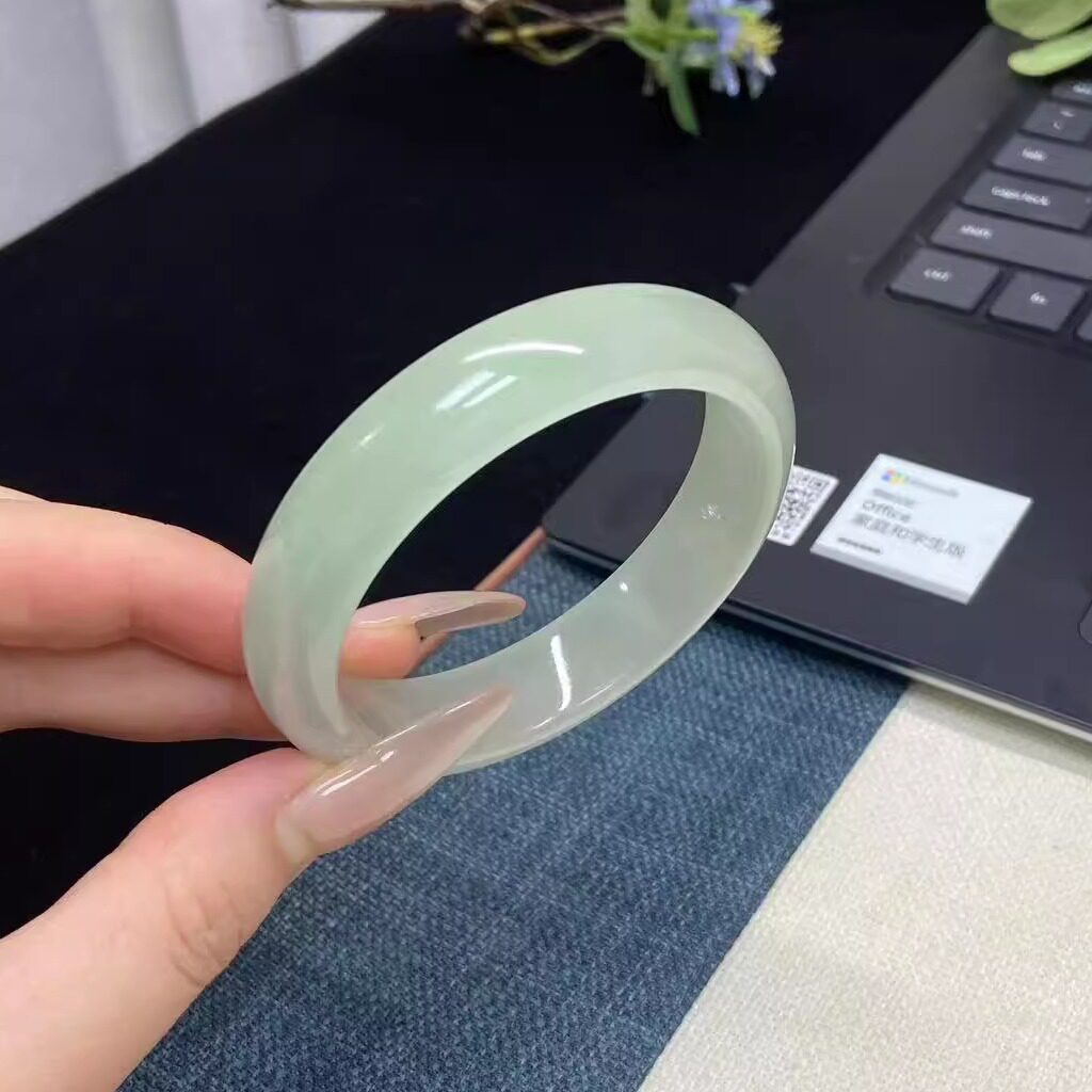 玉长情【青绿系列】缅甸高端冰种翡翠真玉手镯子正品浅绿飘花处理