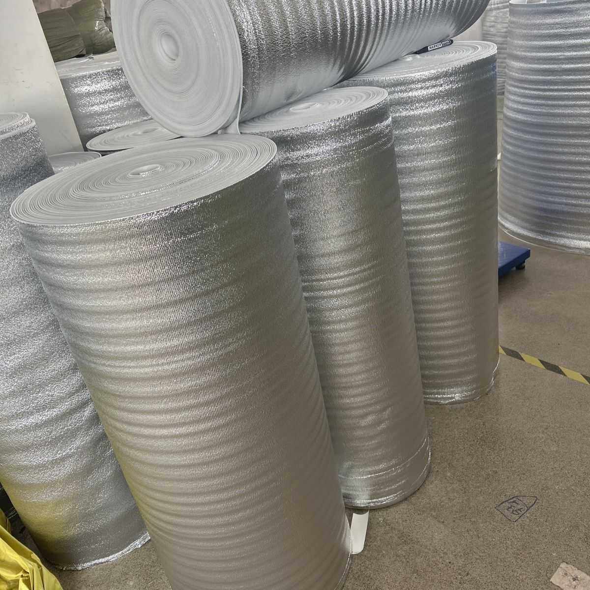 L73毫米铝膜实木多层复合强化地板防潮膜垫衣柜榻榻米静音防潮防