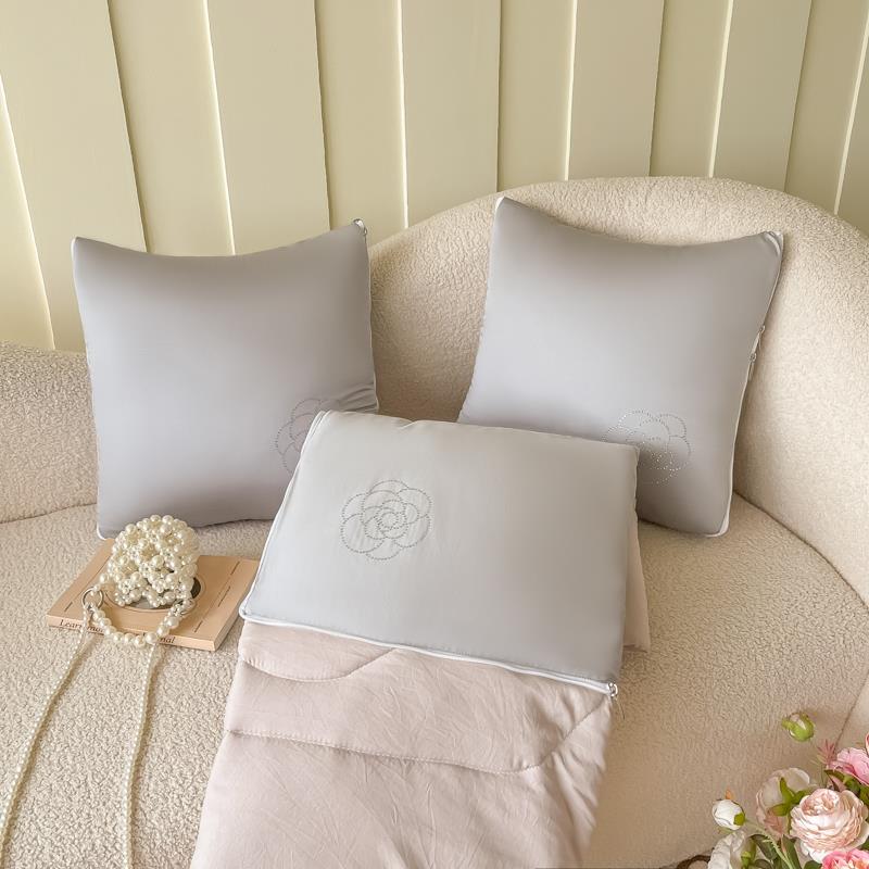 夏天时尚抱枕被子两用汽车载高档折叠靠枕头午睡毯子二合一空调被