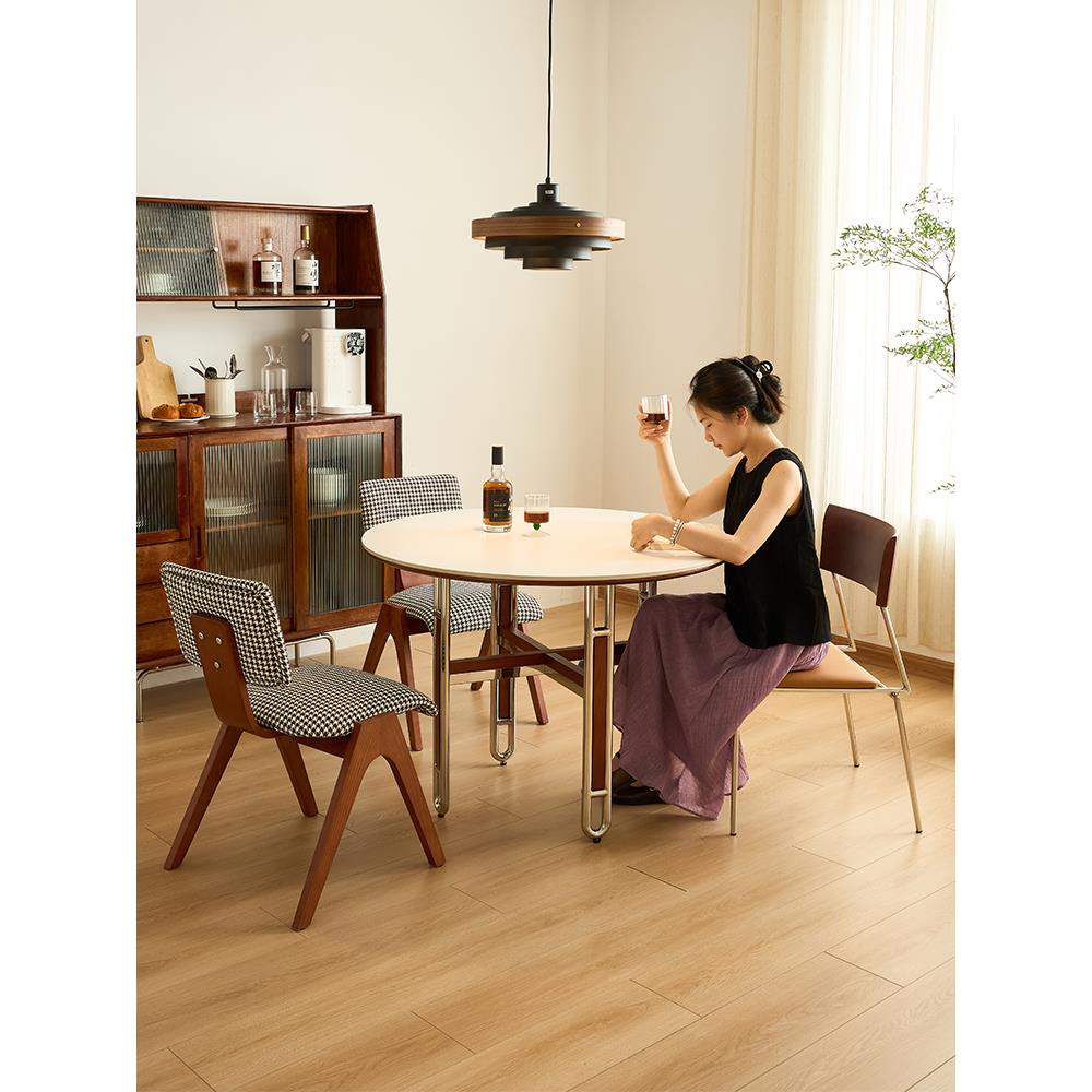 餐桌和椅子2025新包豪斯家庭覆古圆形石板餐桌中世纪风格小公寓实