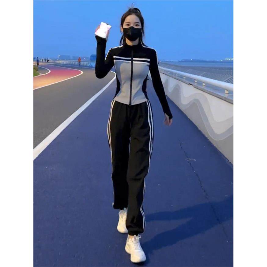 时尚休闲跑步运动服女初秋显瘦减龄洋气撞色短款立领上衣卫裤套装