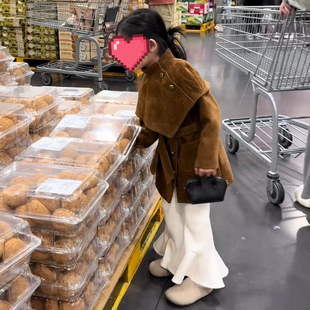 新款2025棕色高级感老钱风斗篷披肩两件套大衣外套白色喇叭裤