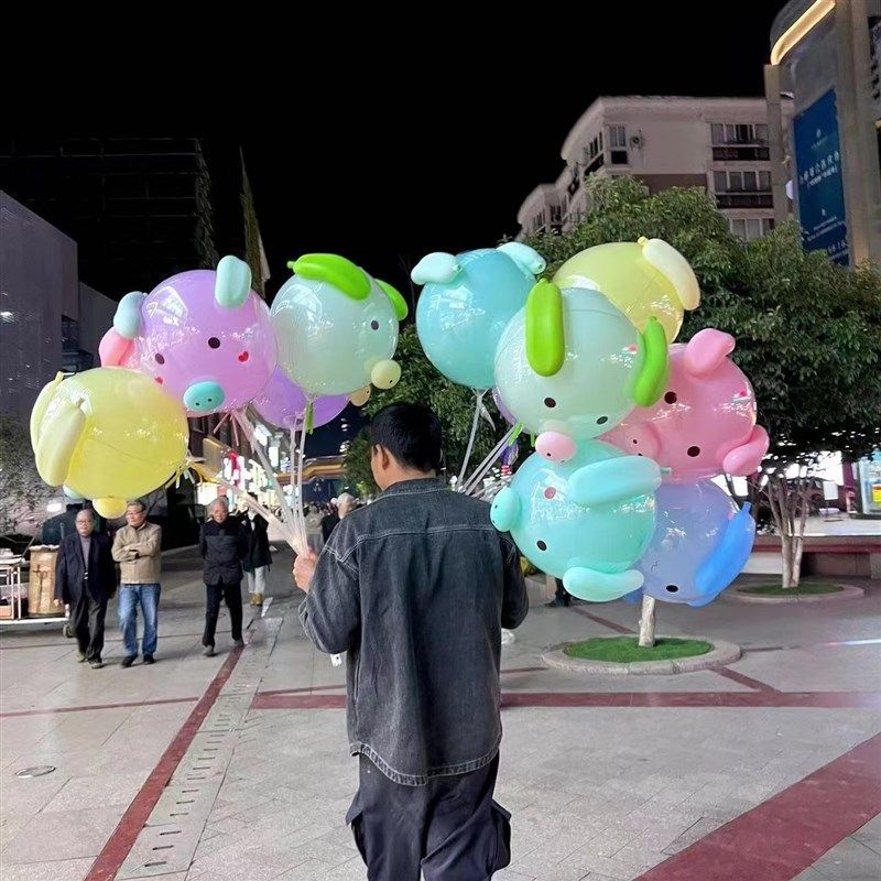 网红发光猪猪气球卡通新款青蛙波波球材料包玩具夜市摆地摊小商品