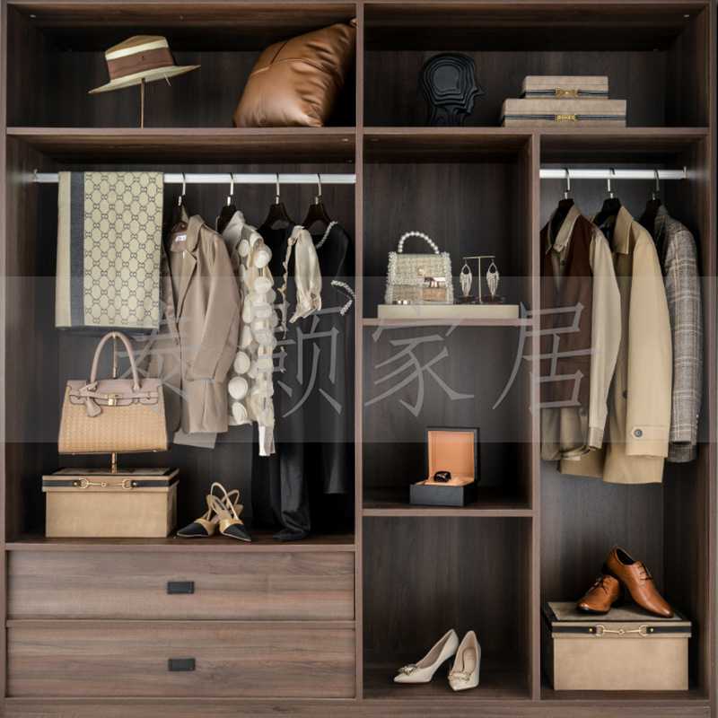 卡其现代样板间衣帽间衣柜衣橱衣服抱枕收纳盒鞋帽子饰品摆件套装