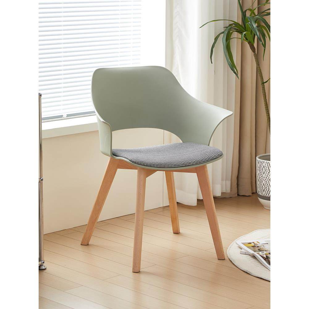 北欧塑料椅现代简约家用实木餐椅扶手靠背办公接待休闲洽谈书桌椅