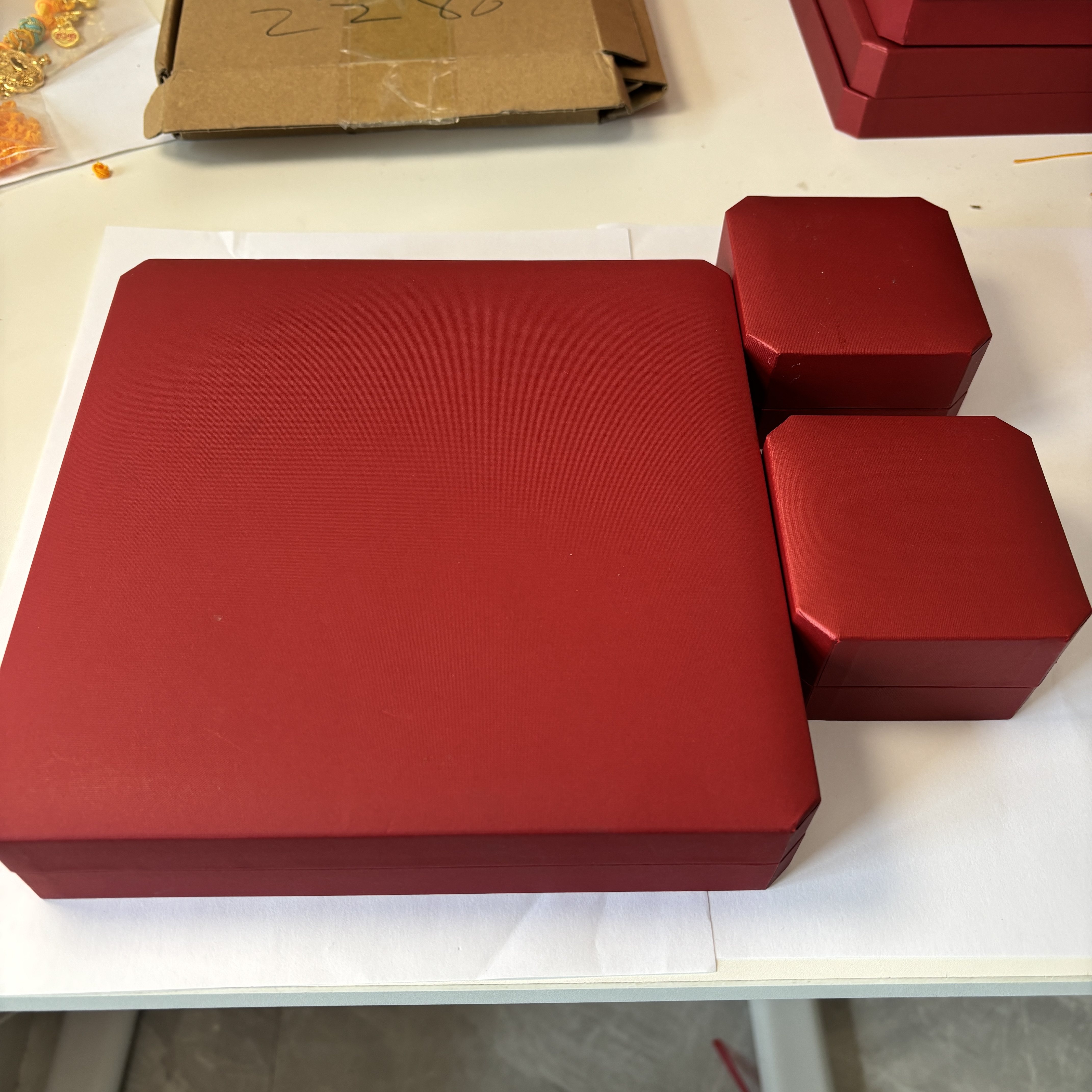 高档八角充皮纸首饰盒红色饰品包装盒戒指项链盒手镯吊坠盒子礼盒