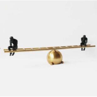 现代简约创意思考者人物雕塑书档书立摆件书房书桌办公室软装饰品