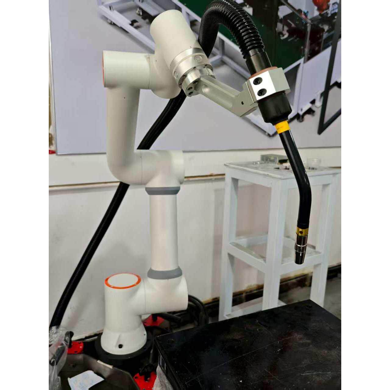 免编程钢结构焊接机器人协作机器人拖拽六轴机械臂方法