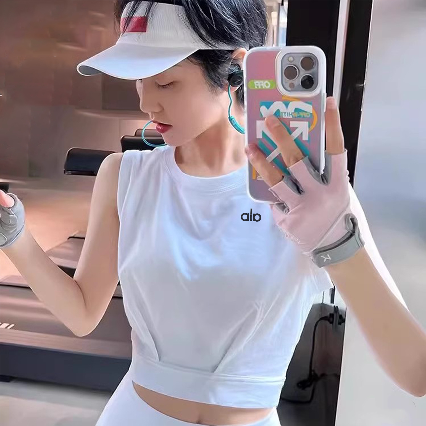 ALOACTIVE运动速干瑜伽背心女透气修身显瘦健身骑行训练无袖上衣 - 实物图