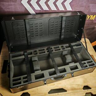 KF原创立体槽位M4AK战 术户外铝合金框架拖轮版发射器收纳箱盒收