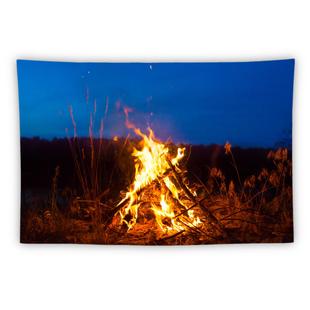 户外野外篝火燃烧火焰火堆周边墙壁氛围装饰画背景布海报挂布挂毯