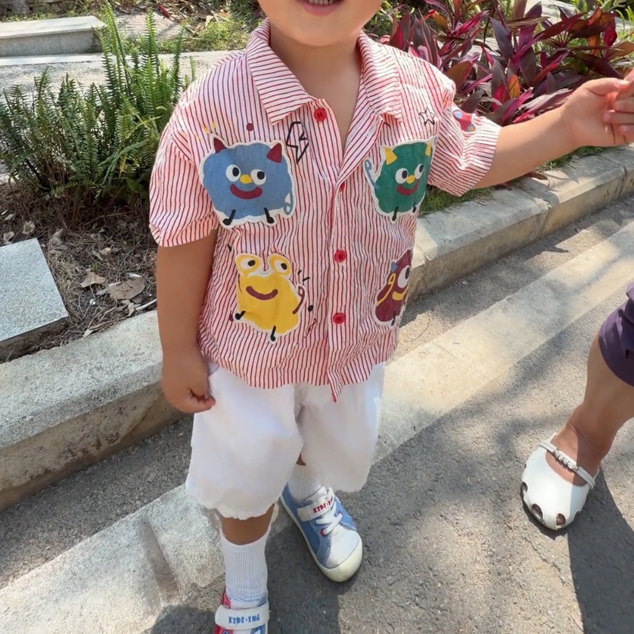 粉色条纹衬衫卡通图案小怪兽新款2026上衣男孩夏季小清新