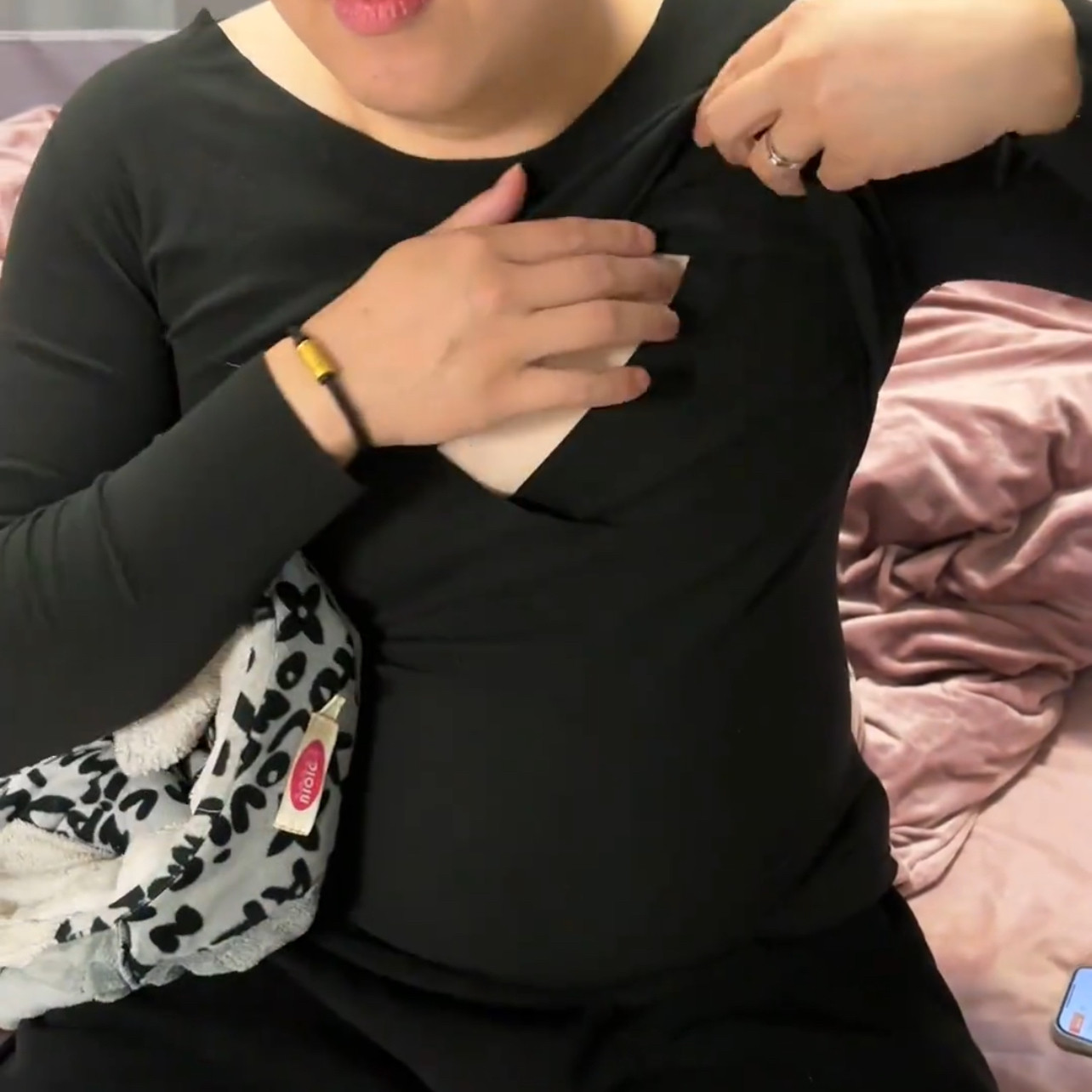 秋冬款便携秋衣哺乳长袖款黑色百搭打底衫新款2025产后秋衣